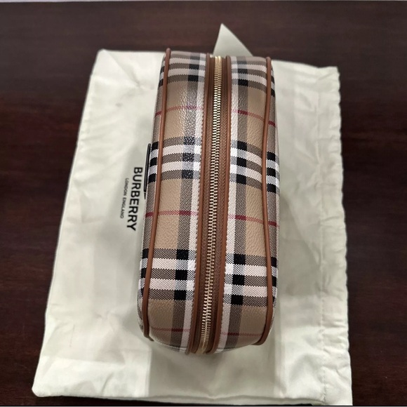 BURBERRY CHECK POUCH TRAVEL AUTHENTIC - Picture 9 of 9